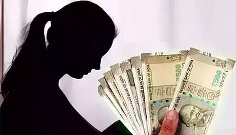 பெண் ஊழியரிடம் ரூ.1.68 லட்சம் அபேஸ்