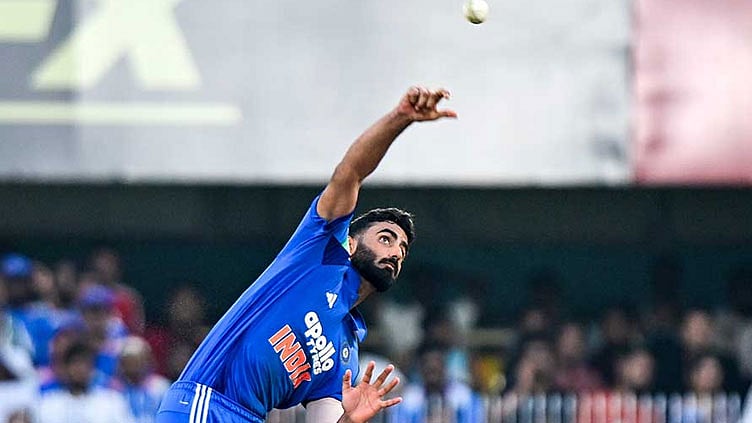 யுவராஜ் சிங், தினேஷ் கார்த்திக் சாதனையை முறியடித்த நமன் தீர்