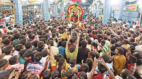 குலசை தசரா திருவிழா: நாளை மகிஷாசூரசம்ஹாரம்.. குவியும் பக்தர்கள்