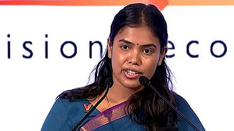 அமைச்சர்  கீர்த்தனா