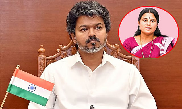 முதல்-அமைச்சருக்கு எதிராக அவதூறு பேச்சு; பகிரங்க மன்னிப்பு கேட்க அமைச்சர் ஜெகதீஸ்வரி வலியுறுத்தல்