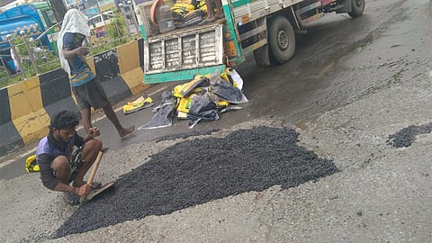 பருவமழை முன்னெச்சரிக்கை: சென்னையில் இதுவரை 4,691 பள்ளங்கள் சீர்செய்யப்பட்டுள்ளன - மாநகராட்சி தகவல்