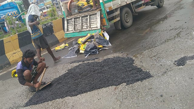பருவமழை முன்னெச்சரிக்கை: சென்னையில் இதுவரை 4,691 பள்ளங்கள் சீர்செய்யப்பட்டுள்ளன - மாநகராட்சி தகவல்