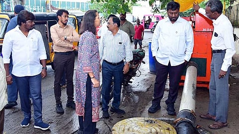 பருவமழை முன்னெச்சரிக்கை: கட்டுப்பாட்டு மையம் மற்றும் ராயபுரத்தில் அமைச்சர் ராஜ்மோகன் நேரில் ஆய்வு