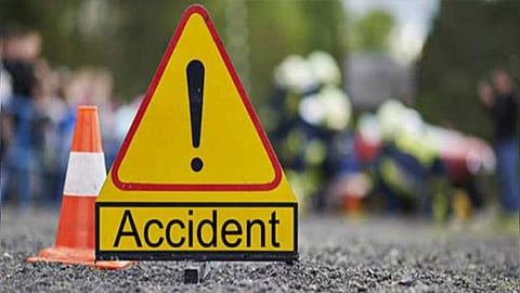 
பாகிஸ்தானில் சாலை விபத்து; 11 பேர் பலி
