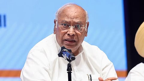 வாக்குச்சீட்டு முறை வேண்டும், மகளிர் இடஒதுக்கீட்டை அமல்படுத்துக:  கார்கே வலியுறுத்தல்
