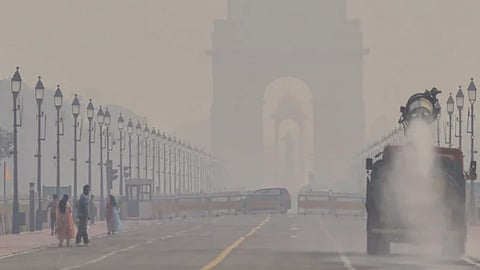 டெல்லியில் மீண்டும் மோசமடைந்த காற்றின் தரம்; கட்டுப்பாடுகளை விதிக்க அரசு திட்டம்