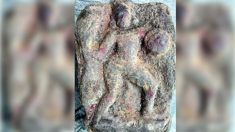 காஞ்சிபுரம் கோவிலில் 11-ம் நூற்றாண்டு வீரக்கல் சிற்பம் கண்டுபிடிப்பு!