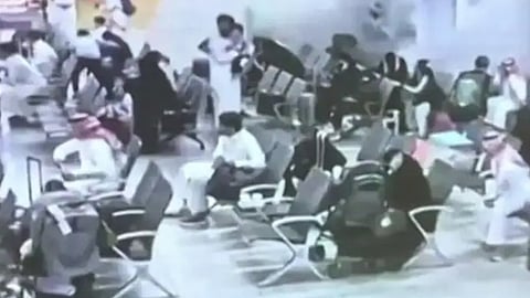 சவுதி விமான நிலையம் மீது தாக்குதல்: இந்தியர் உள்பட 2 பேர் பலி 