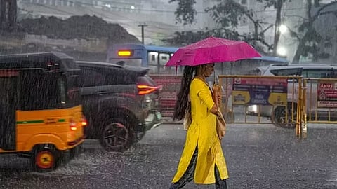 தமிழகத்தில் 24 மாவட்டங்களில் இன்று கனமழைக்கு வாய்ப்பு - வானிலை மையம் தகவல்