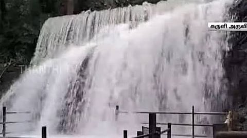 சுருளி அருவியில் வெள்ளப்பெருக்கு