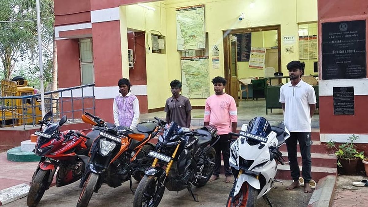 சாத்தான்குளத்தில் பந்தய வேகத்தில் பைக் ஓட்டிய 4 பேர் கைது: 4 பைக்குகள் பறிமுதல்
