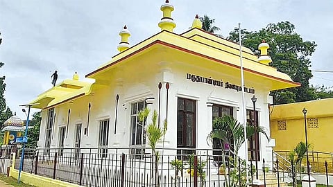 திருப்பத்தூரில் உள்ள மருதுபாண்டியர் மணிமண்டபம்