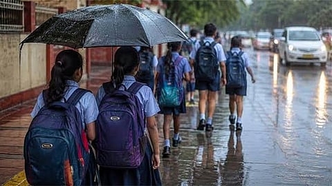 புதுச்சேரி, காரைக்காலில் பள்ளிகளுக்கு 2-வது நாளாக இன்றும் விடுமுறை