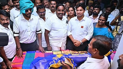 தீபாவளி பண்டிகைக்கு கைத்தறி ஆடைகளை வாங்குங்கள்: அமைச்சர் மரிய வில்சன் வேண்டுகோள்.