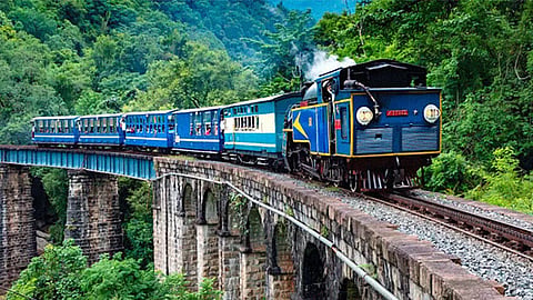 
திடீர் மண் சரிவு; உதகை மலை ரெயில் சேவை இன்று ரத்து
