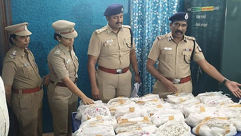 வெள்ளிப்பொருட்கள்