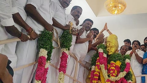 அதிமுக நிர்வாகிகள்