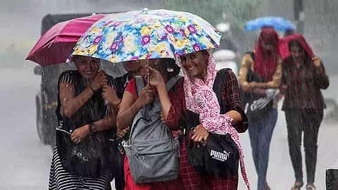 தமிழகத்தில் 14 மாவட்டங்களுக்கு இன்று மிக கனமழைக்கான ஆரஞ்ச் அலர்ட் - வானிலை மையம் எச்சரிக்கை
