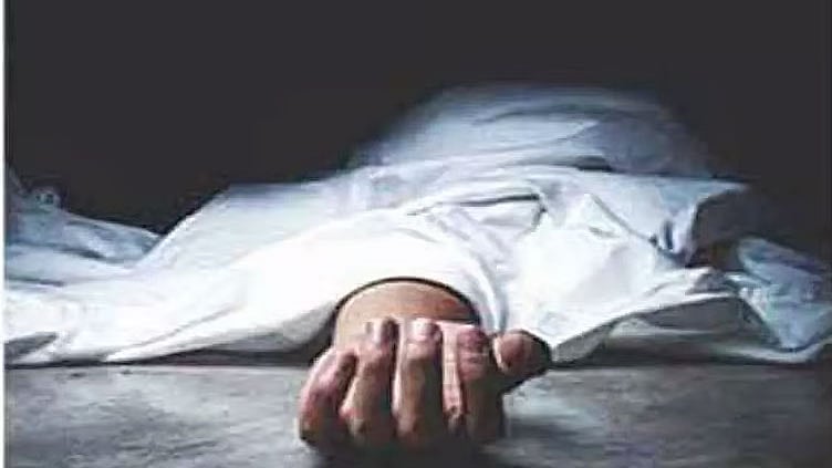 ஓடும் ரெயிலில் ஏற முயன்றவர் தவறி விழுந்து பலி
