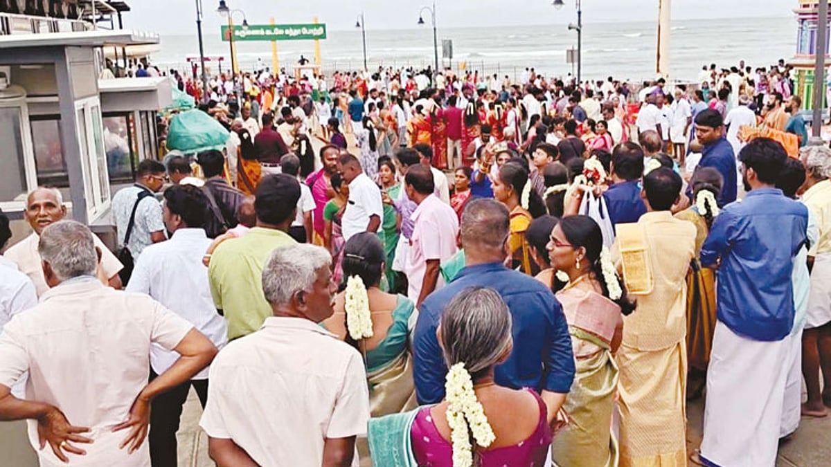 திருச்செந்தூர் கோவிலில் ஒரே நாளில் 100 ஜோடிகளுக்கு திருமணம்