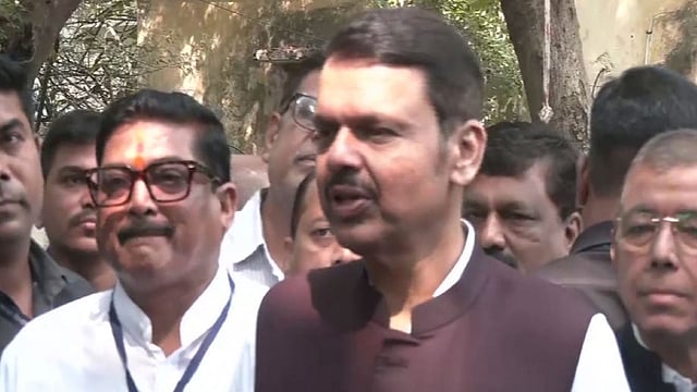 ‘ஜென்சி’ தலைமுறையினர் அறிவில் பின்தங்கி உள்ளனர்: மராட்டிய முதல்-மந்திரி தேவேந்திர பட்னாவிஸ்