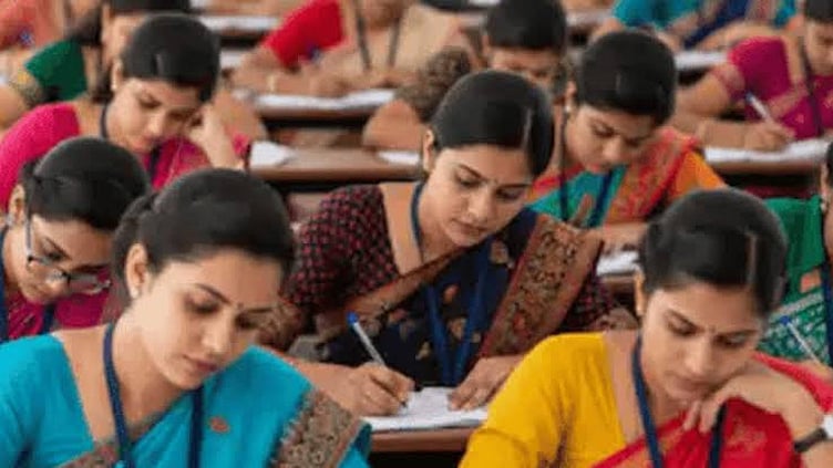 டெட் தேர்வு: பள்ளிப்பணிகள் பாதிக்காத வகையில் ஆசிரியர்களுக்கு நேரடி பயிற்சி