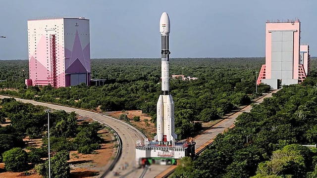 30-ந்தேதி விண்ணில் பாயும் ஜி.எஸ்.எல்.வி. எப்-18 ராக்கெட்: மீனவர்கள் கடலுக்குச் செல்ல தடை