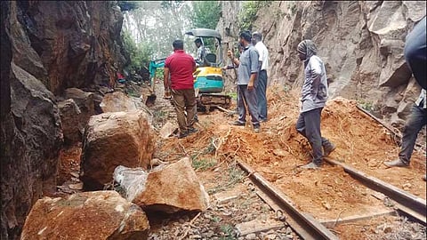 ஊட்டி மலை ரெயில் பாதை சீரமைப்பு பணிகள் தீவிரம்