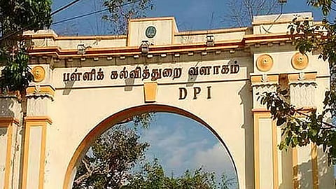 ‘ஆசிரியர்கள் பணி நேரத்தில் பள்ளியை விட்டு வெளியே செல்லக்கூடாது’ - பள்ளிக்கல்வித்துறை உத்தரவு