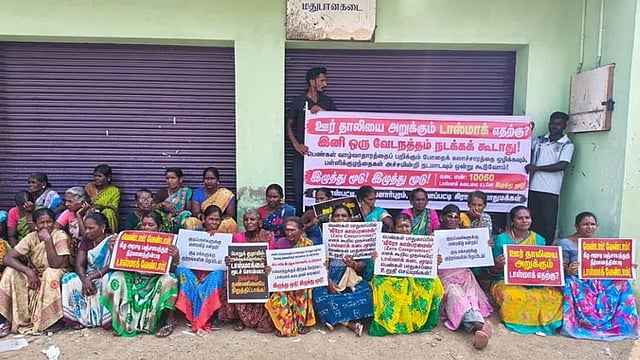 தூத்துக்குடியில் மதுபான கடையை மூட வலியுறுத்தி 2-வது நாள் போராட்டம்: பெண்கள் உள்பட 46 பேர் கைது