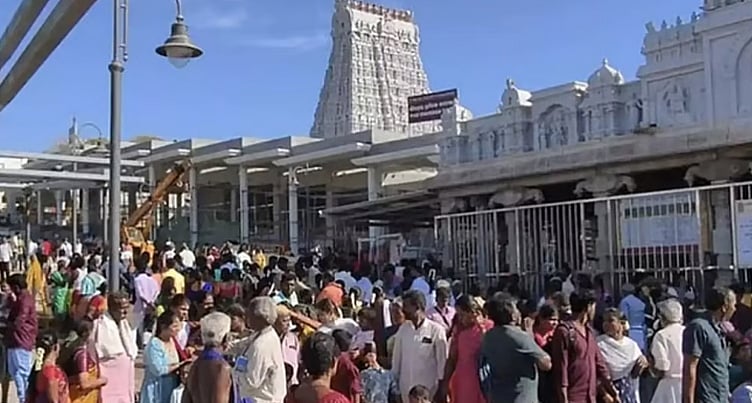 திருச்செந்தூரில் கந்தசஷ்டி திருவிழா: பக்தர்கள் விரதமிருக்க 16 இடங்களில் கூடாரம் அமைக்க முடிவு