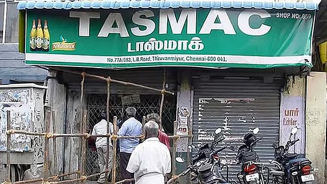 நவம்பர் 1-ந்தேதி முதல் மதுபாட்டில்கள் விலை ரூ.10 உயர்வு: டாஸ்மாக் நிர்வாகம் அறிவிப்பு