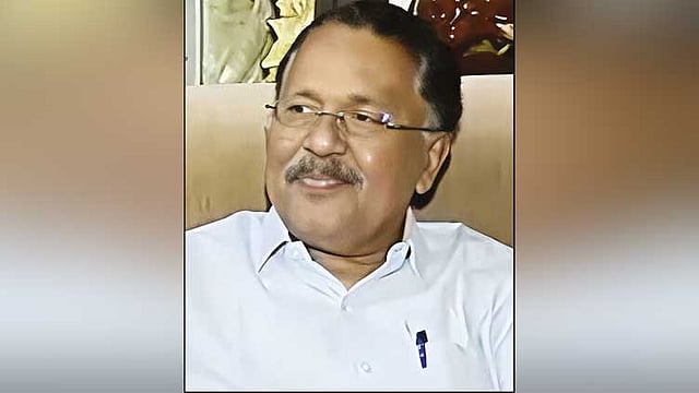 வக்கீல் பணிக்கு திரும்பிய முன்னாள் கவர்னர் ஸ்ரீதரன் பிள்ளை