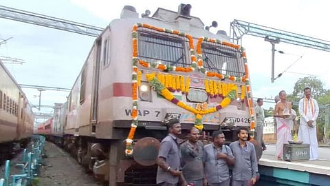 வந்தே பாரத்துக்கு இணையான வேகம்: 2 மணி நேரம் முன்னதாக மதுரை வந்தடைந்த வைகை எக்ஸ்பிரஸ்.