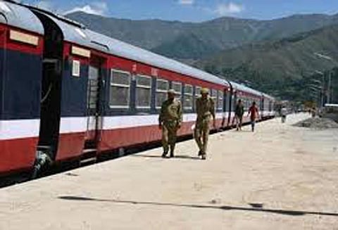 காஷ்மீரில் தொடர்ந்து 4 வது நாளாக ரெயில் போக்குவரத்து நிறுத்தம்