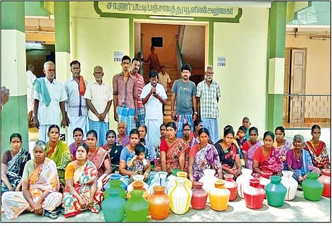 சாணார்பட்டி ஒன்றிய அலுவலகத்தை குடிநீர் கேட்டு கிராம மக்கள் முற்றுகை