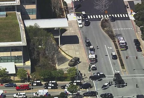 ’யுடியூப்’ தலைமை அலுவலகத்தில் துப்பாக்கிச்சூடு தாக்குதல் நடத்திய பெண் துப்பாக்கியால் சுட்டு தற்கொலை