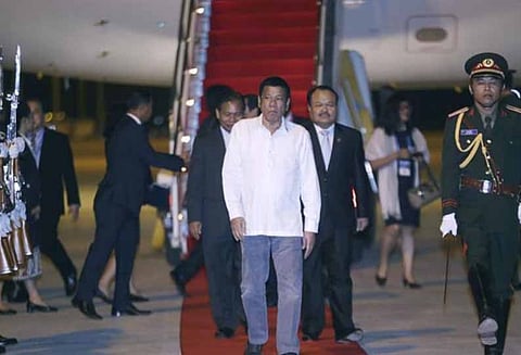 நான் பயணிக்கும் விமானம் - வாகனம் வெடித்து சிதறினால் அமெரிக்காதான் காரணம் பிலிப்பைன்ஸ் அதிபர் பேச்சு