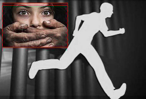 பிளஸ்-2 மாணவியை கடத்தியதாக கைதான வாலிபர் தப்பி ஓட்டம்