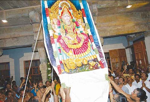 சமயபுரம் மாரியம்மன் கோவில் சித்திரை பெருந்திருவிழா கொடியேற்றத்துடன் தொடங்கியது