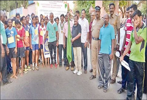 பாபநாசம் திருவள்ளுவர் கல்லூரி பொன்விழா ஆண்டு மாரத்தான் ஓட்டம்