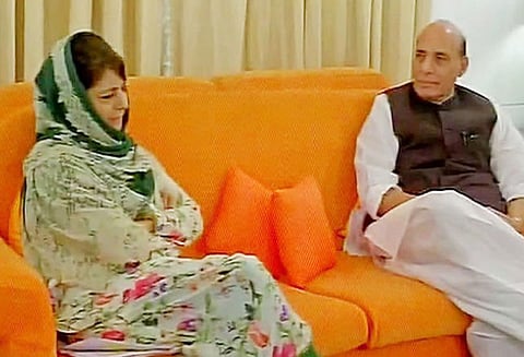 உள்துறை அமைச்சர் ராஜ்நாத்சிங்குடன் ஜம்மு காஷ்மீர் முதல் மந்திரி மெகபூபாமுப்தி சந்திப்பு