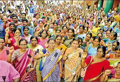 காவிரி மேலாண்மை வாரியம் அமைக்க கோரி பல்வேறு அமைப்புகள் கருப்பு கொடி போராட்டம்