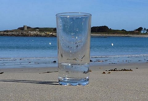 கடல்நீரை குடிநீராக்கும் திட்டம் மீண்டும் செயல்பட கலெக்டர் நடவடிக்கை