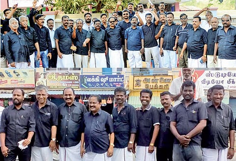 மோடி வருகைக்கு எதிர்ப்பு தெரிவித்து போராட்டம் வீடு, கடைகளில் கருப்புக்கொடி ஏற்றம்