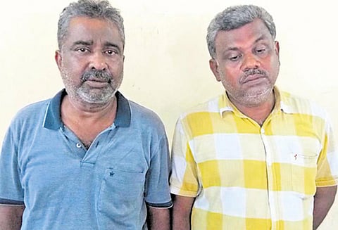 ஏ.டி.எம். எந்திரத்தில் ‘ஸ்கிம்மர்’ கருவி பொருத்தி பணம் கொள்ளையடிக்க முயற்சி 2 பேர் கைது