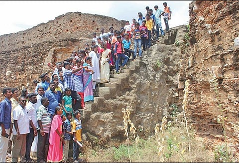அனைத்து திசைகளையும் கண்காணிக்க 7 பீரங்கிகள் இருந்த கமுதி வட்டக்கோட்டை