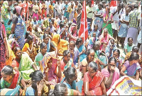 உப்பள தொழிலாளர்கள் போராட்டம்