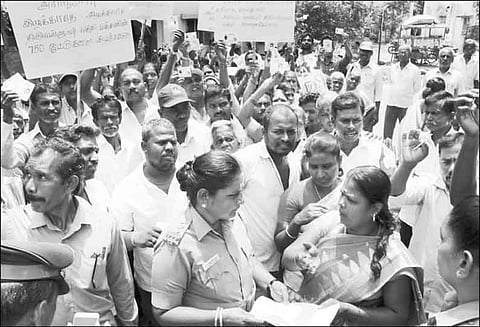 வார்டு மறுசீரமைப்புக்கு எதிர்ப்பு: பொதுமக்கள் குறைதீர்வு நாள் கூட்டத்தில் பரபரப்பு